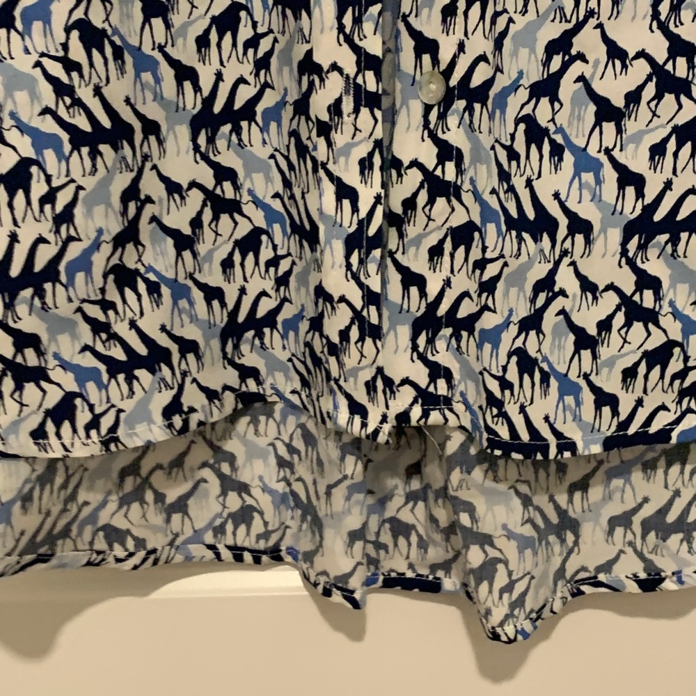 Jane & Delancey Blue Giraffe Print Button Up Shirt Size Medium - Picture 3 of 8